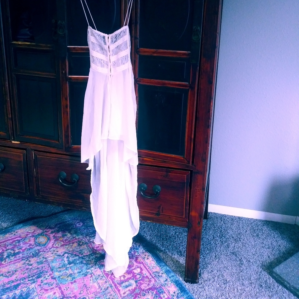 🌺🌿Soft and flowy, sheer Kimchi Blue top!🌿🌺